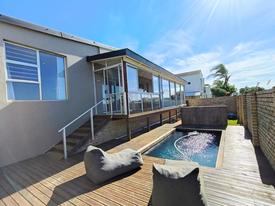 5 Bedroom Property for Sale in Wavecrest Eastern Cape